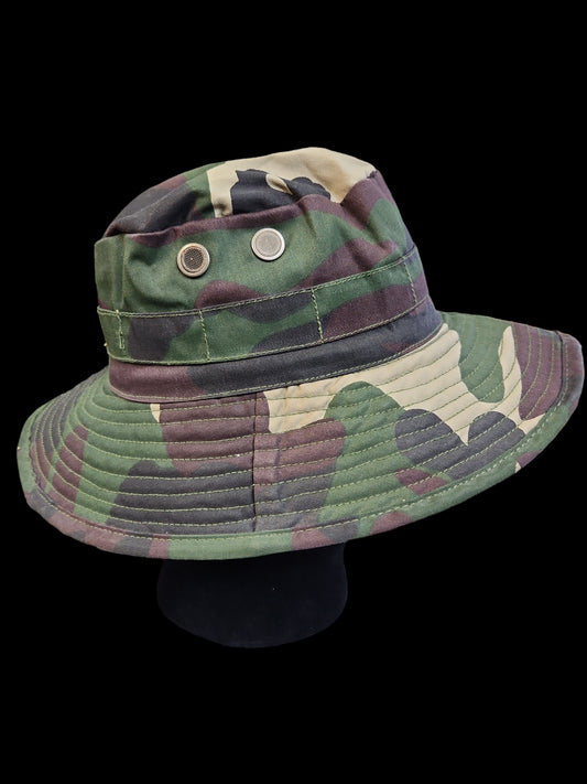 GIGGLE HAT WOODLAND